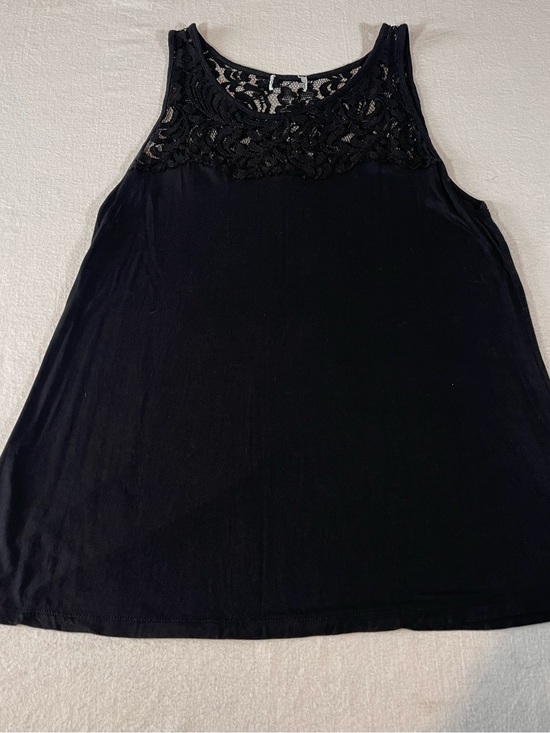 Tops - Lace Yoke Sleeveless Tank Top in Black